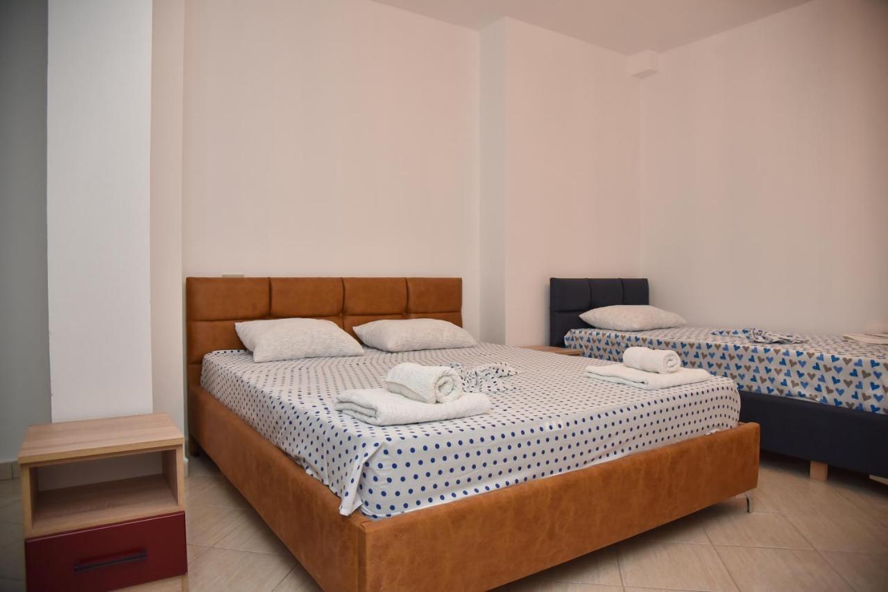 Flowers Apartments Golem  Bagian luar foto