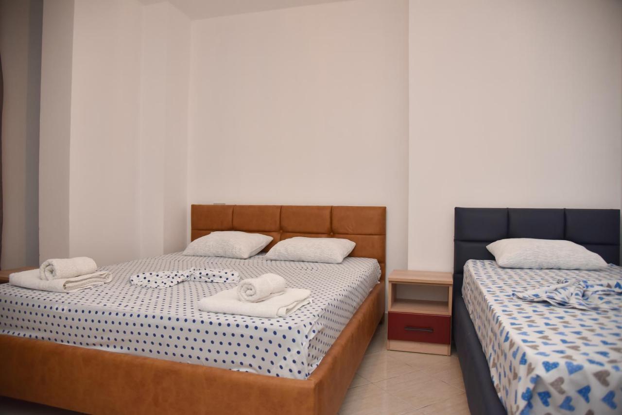 Flowers Apartments Golem  Bagian luar foto