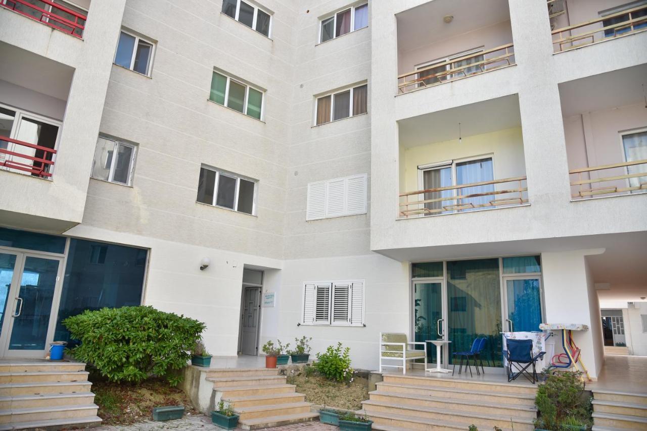 Flowers Apartments Golem  Bagian luar foto