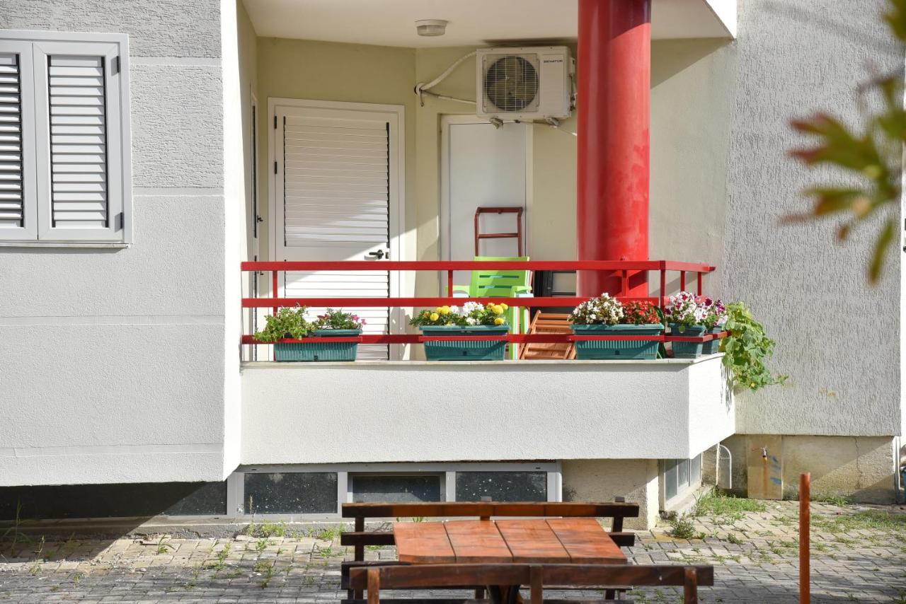 Flowers Apartments Golem  Bagian luar foto