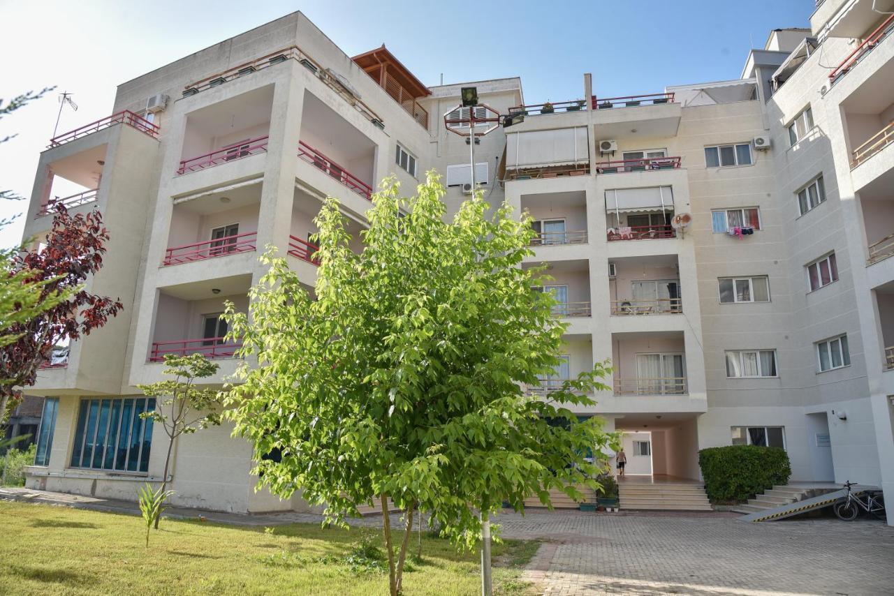 Flowers Apartments Golem  Bagian luar foto