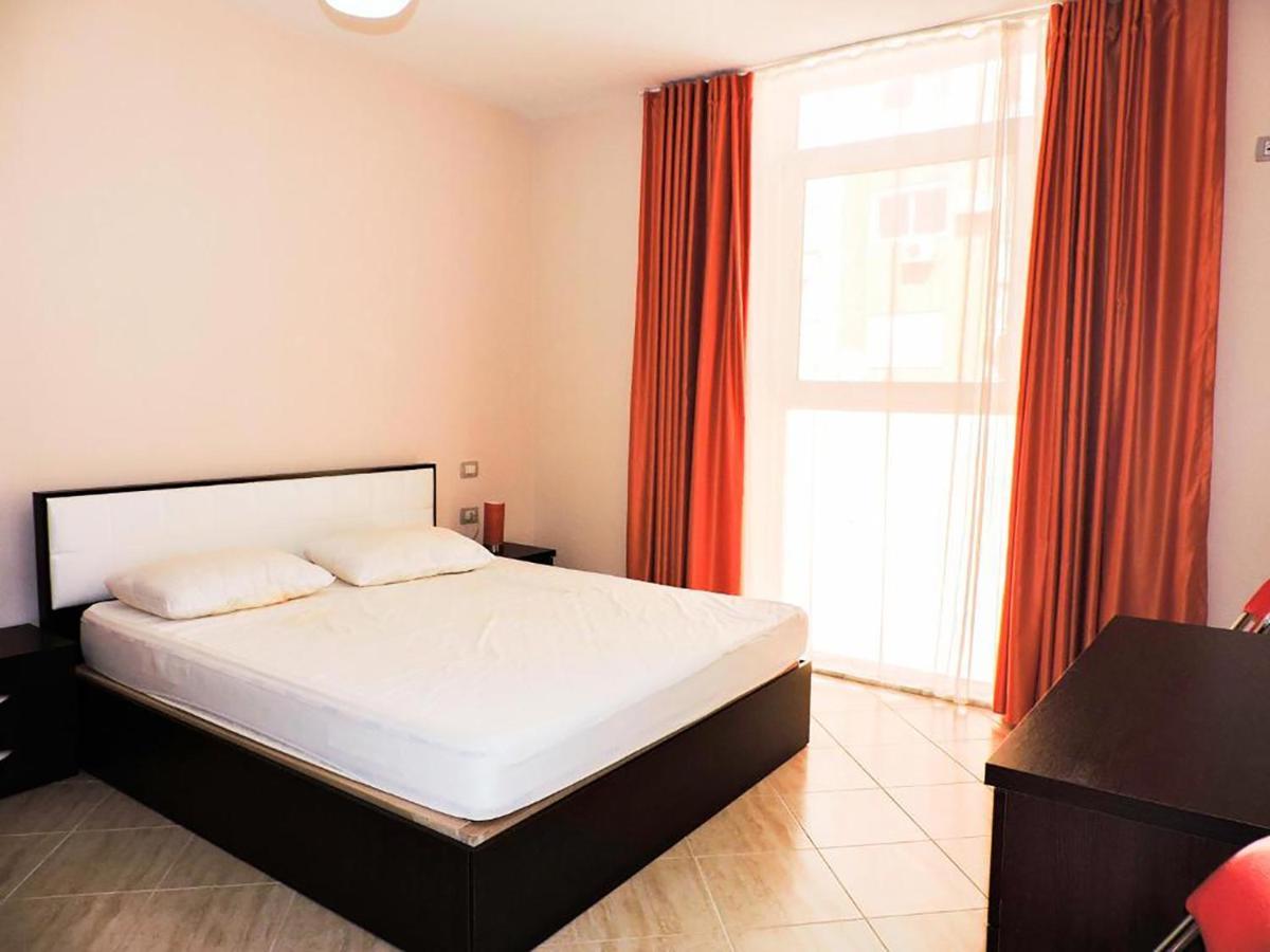 Flowers Apartments Golem  Bagian luar foto