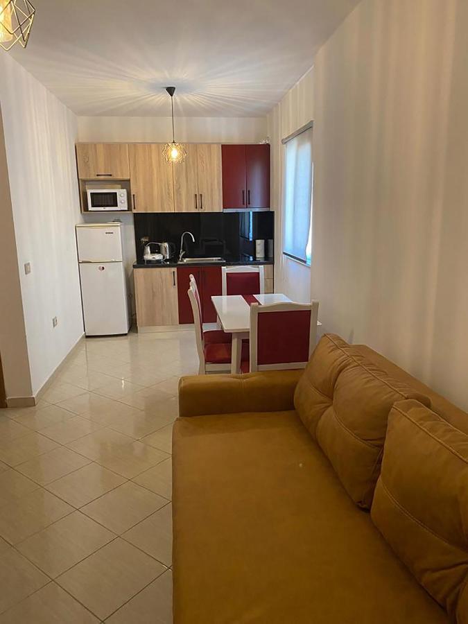Flowers Apartments Golem  Bagian luar foto