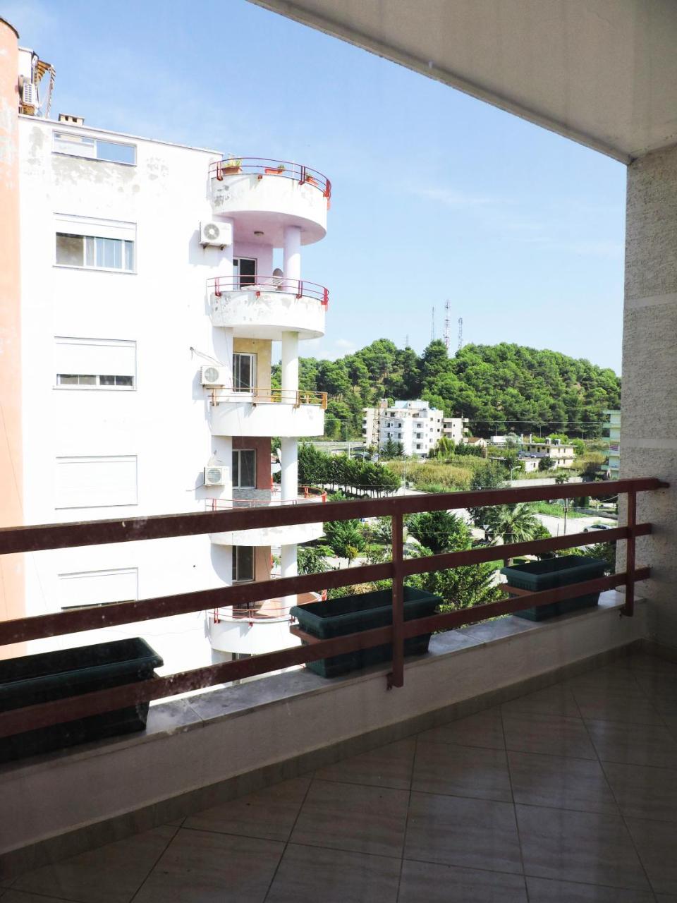 Flowers Apartments Golem  Bagian luar foto